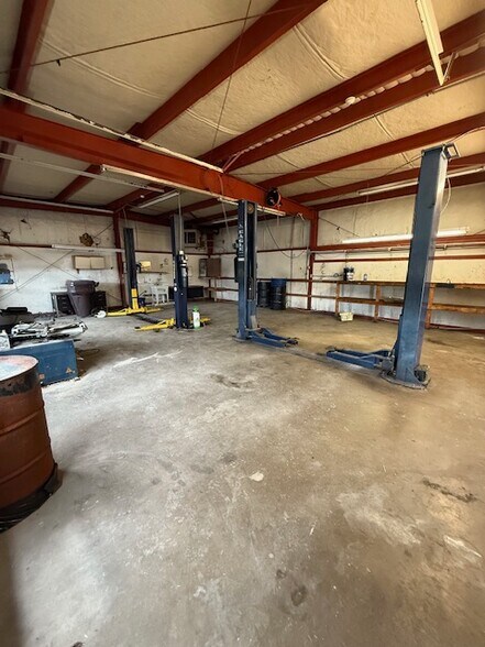 More Photos Of 210 W Ward Ave, High Point General Retail For Sale