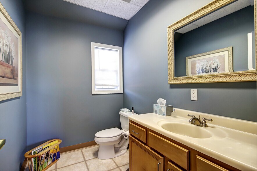 More Photos Of 471 Monroe Tpke, Monroe Medical For Lease