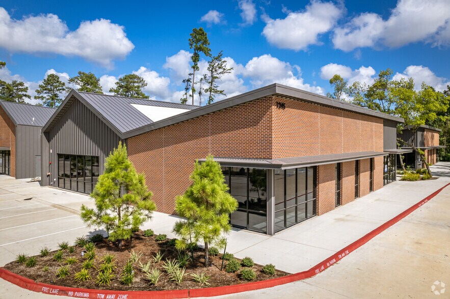 More Photos Of 1259 Grand Central Blvd, Conroe Unknown For Lease