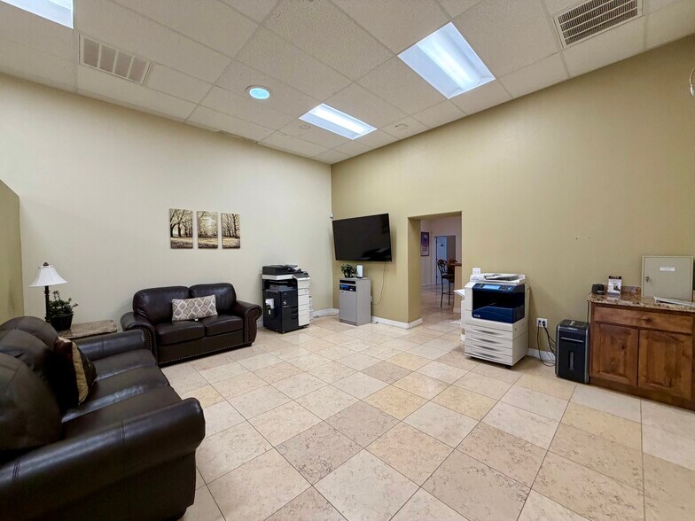 More Photos Of 213 W Hobsonway, Blythe Office Residential For Sale