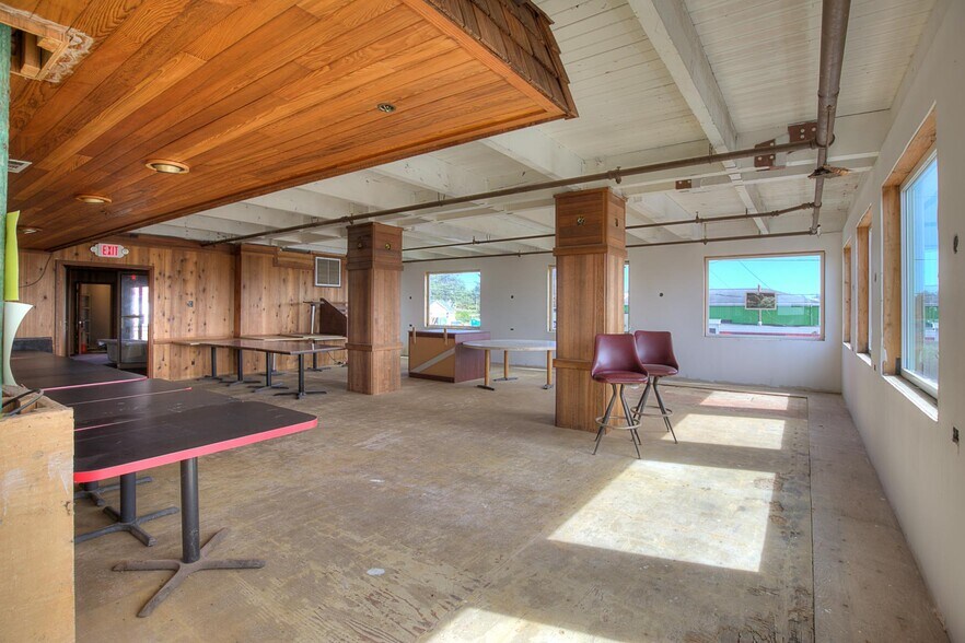 More Photos Of 61 Main St, Pacific Beach Restaurant For Sale