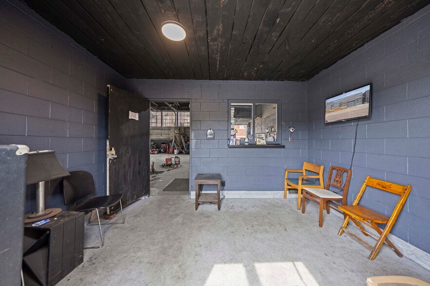 More Photos Of 11505 Livernois Ave, Detroit Industrial For Sale