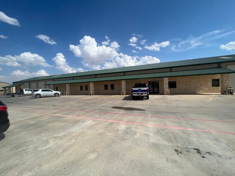 More Photos Of 6413 N State Highway 349, Midland Warehouse For Lease