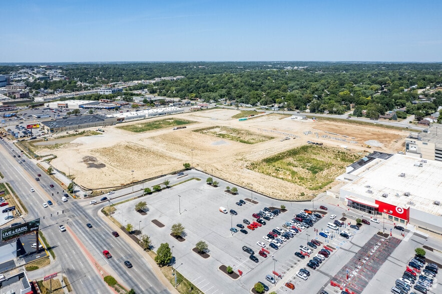 More Photos Of 7400 Dodge St, Omaha Storefront For Lease