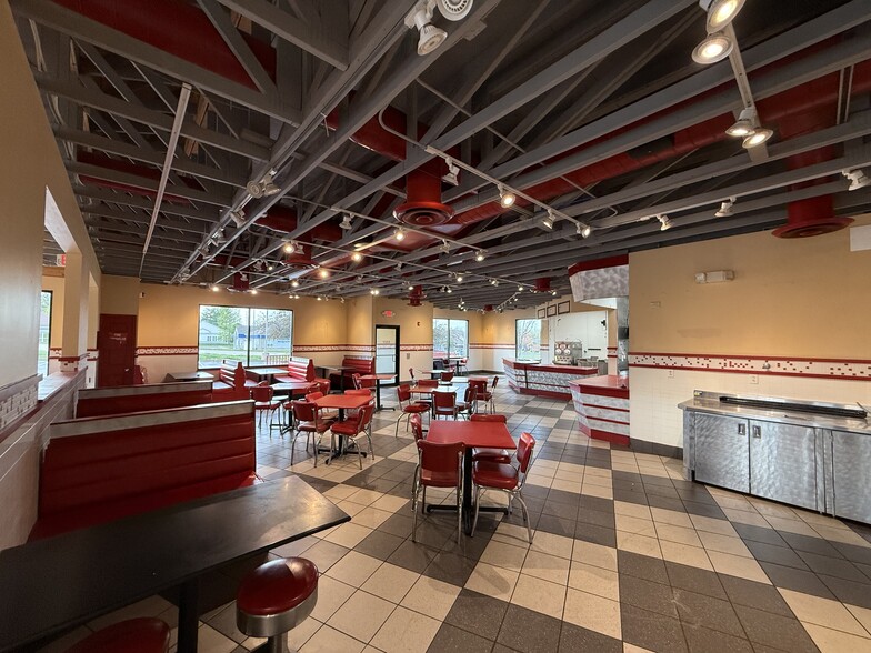 More Photos Of 1365 Jungermann Rd, Saint Peters Restaurant For Sale