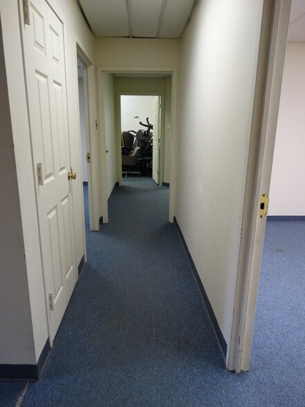 More Photos Of 8433 Backlick Rd, Lorton Flex For Lease