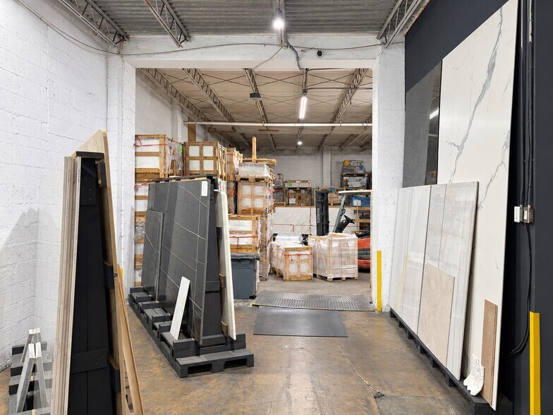 More Photos Of 261 NW 71st St, Miami Showroom For Sale