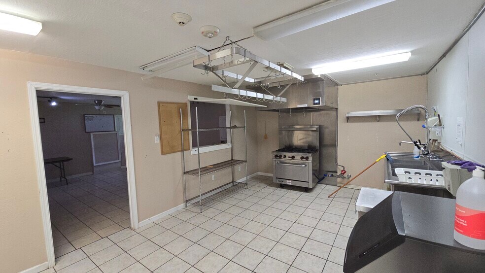 More Photos Of 3315 Fm 523 Rd, Oyster Creek Shelter For Sale