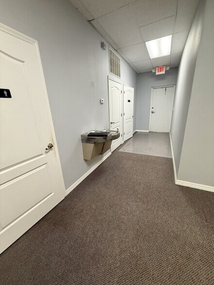 More Photos Of 1038-1040 E Brandon Blvd, Brandon Medical For Lease