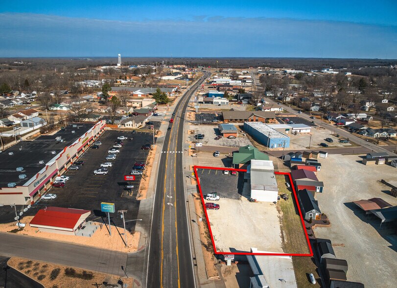 Primary Photo Of 309 N Franklin St, Cuba Specialty For Sale