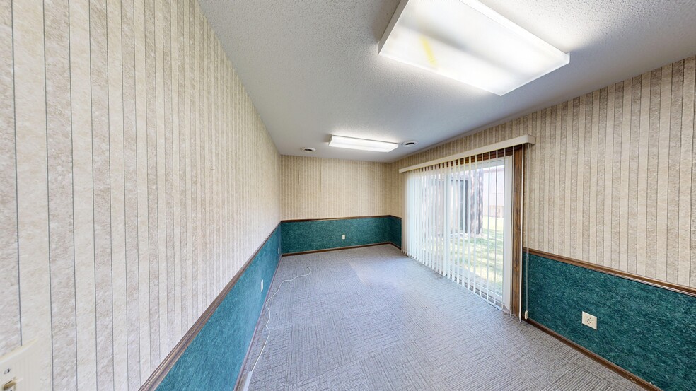 More Photos Of 205-217 E Washington Center Rd, Fort Wayne Office For Lease