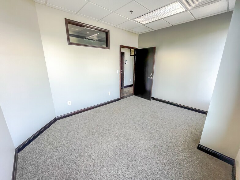 More Photos Of 123 N Main St, Crown Point Coworking Space