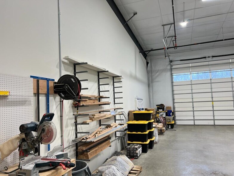 More Photos Of 3661 Irongate Rd, Bellingham Warehouse For Lease
