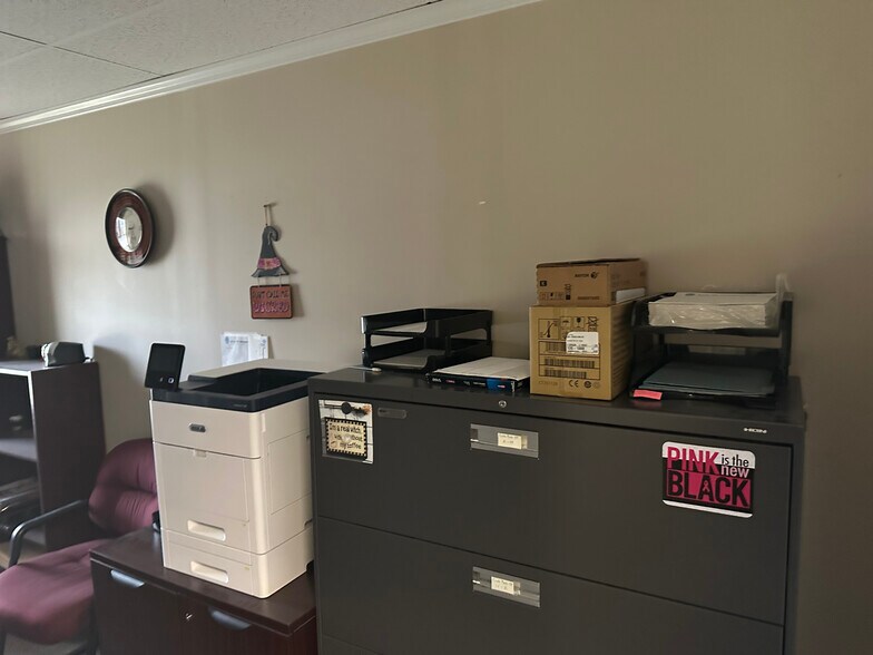 More Photos Of 1004 Princetown Rd, Schenectady Office For Lease