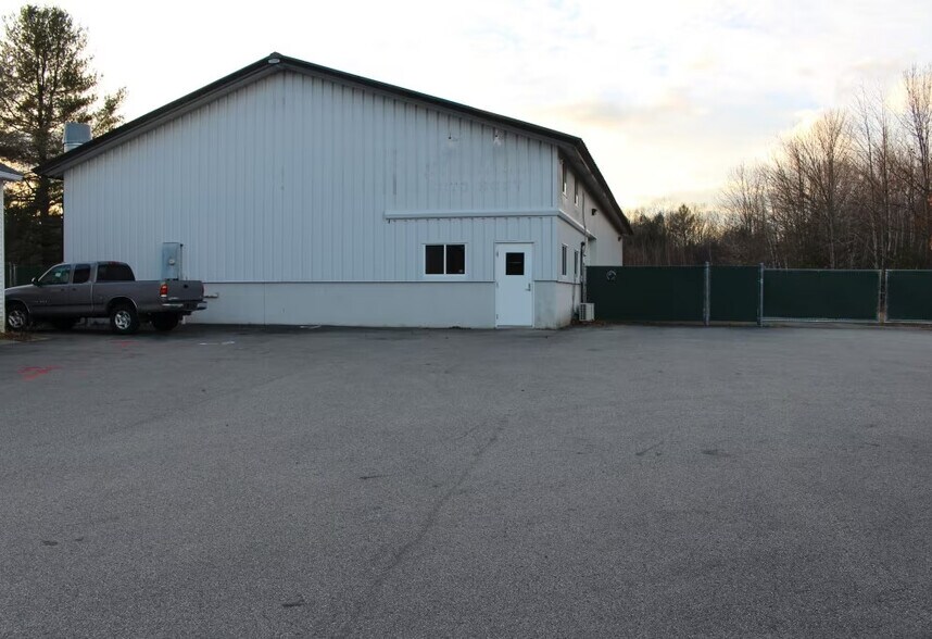 Primary Photo Of 68 Lafayette Rd, North Hampton Warehouse For Lease