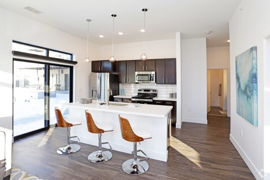 More Photos Of 1415 Cuming St NE, Omaha Apartments For Lease