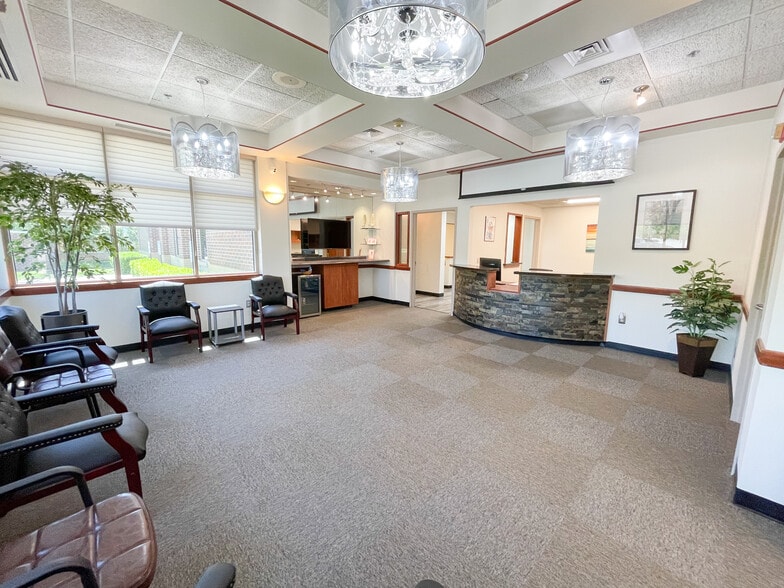More Photos Of 4820 S Arrowhead Dr, Independence Medical For Lease
