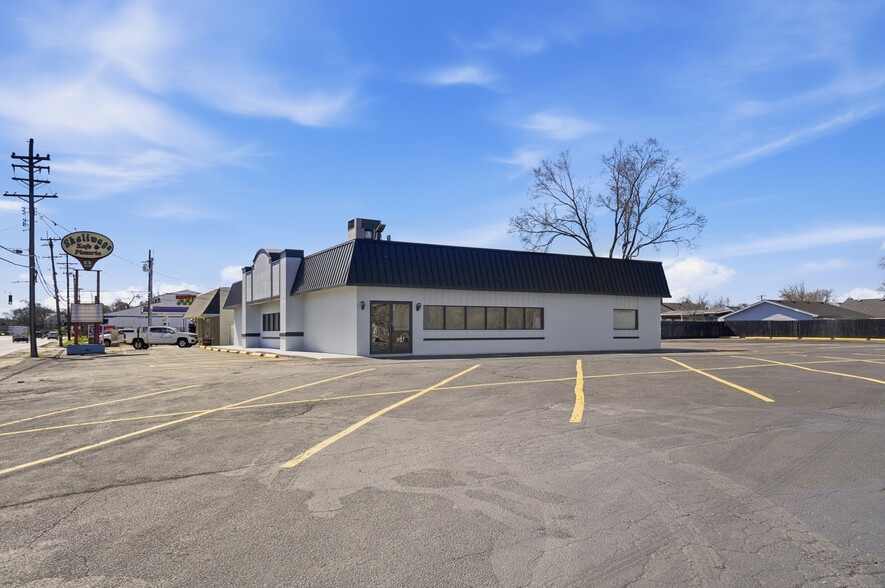 More Photos Of 1610 Germantown Rd, Middletown Restaurant For Sale