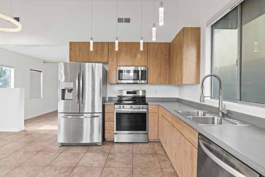 More Photos Of 610 E Roosevelt St, Phoenix Storefront Retail Residential For Sale