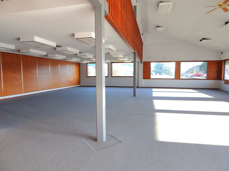 More Photos Of 330 NE Garden Valley Blvd, Roseburg Freestanding For Lease