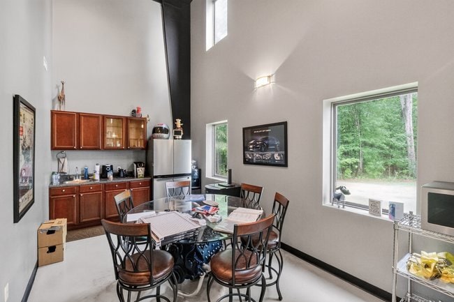 More Photos Of 119 Magnolia Park Dr, Mooresville Showroom For Sale