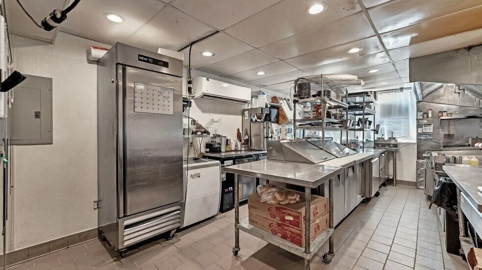 Primary Photo Of 14601 Fm 306, Canyon Lake Restaurant For Sale