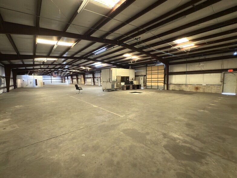 More Photos Of 5469 Williamsburg Dr, Punta Gorda Warehouse For Lease