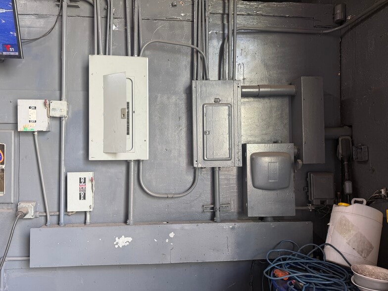 More Photos Of 5201 NW 36th Ave, Miami Light Manufacturing For Sale