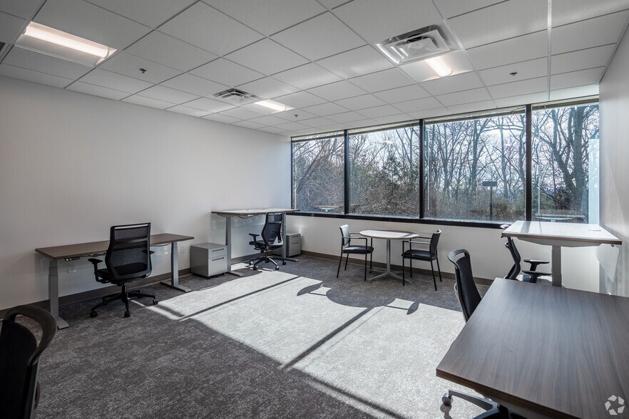 More Photos Of 214 Overlook Cir, Brentwood Office For Sale