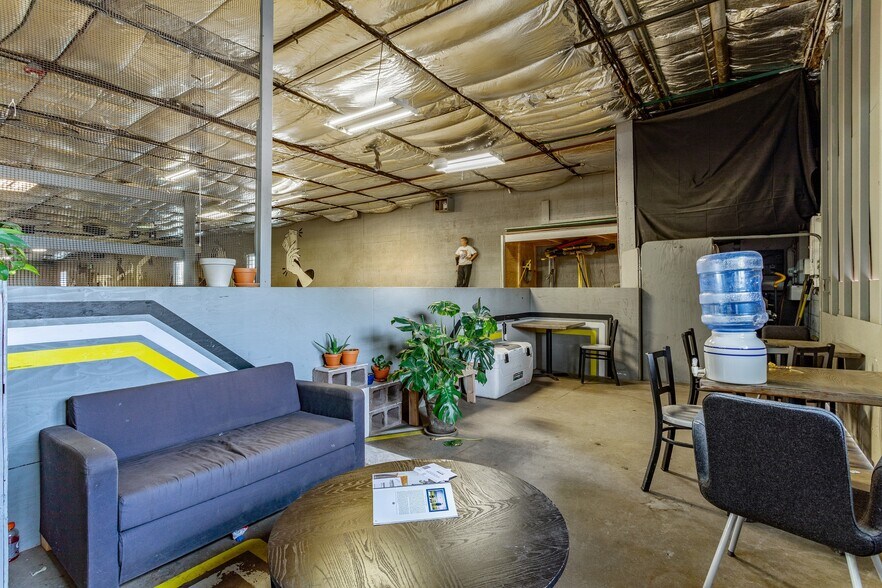 More Photos Of 3535 S Irving St, Sheridan Warehouse For Lease