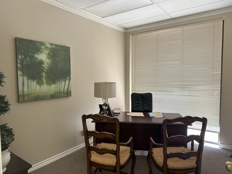 More Photos Of 901 N Mallard St, Palestine Medical For Sale