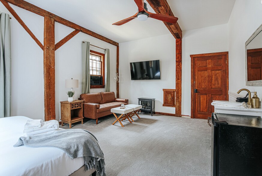 More Photos Of 352 Tye River Tpke, Vesuvius Hospitality For Sale