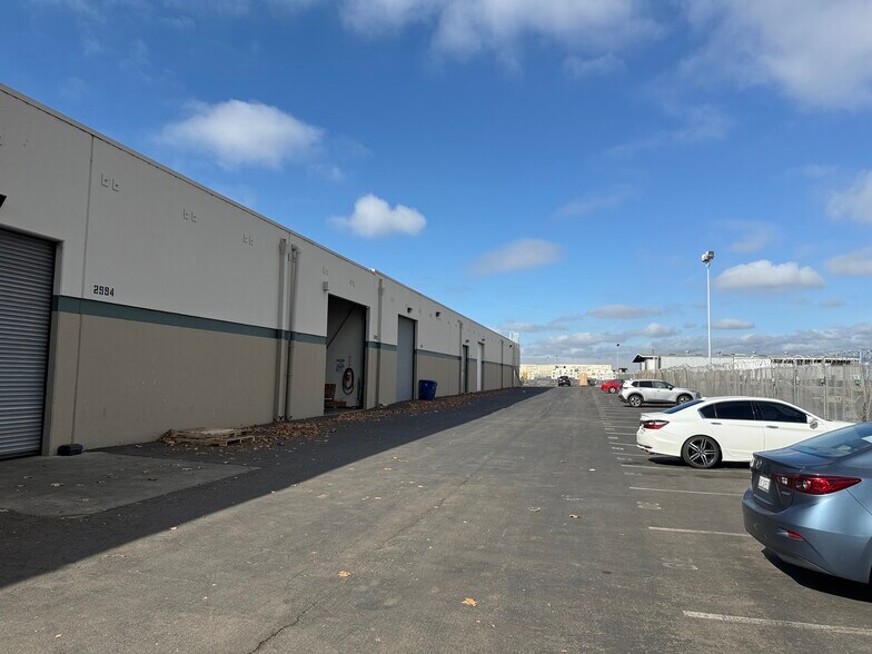 More Photos Of 2982 Teagarden St, San Leandro Warehouse For Sale