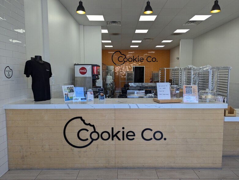 More Photos Of 13123 State Line Rd, Kansas City General Retail For Lease