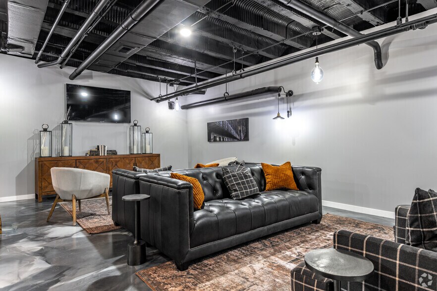 More Photos Of 13 Park Ave W, Mansfield Office For Lease