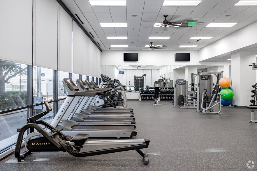 More Photos Of 3445 Peachtree Rd NE, Atlanta Office For Lease