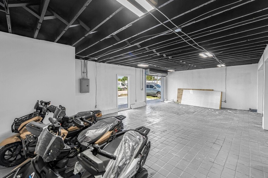 More Photos Of 3705 NW 35th Ave, Miami Warehouse For Lease