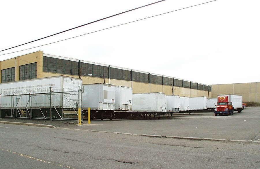 More Photos Of 860-862 Fairmount Ave, Elizabeth Warehouse For Lease