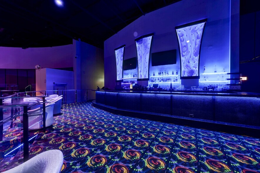 More Photos Of 5555 70th Pl, Bedford Park Freestanding For Sale