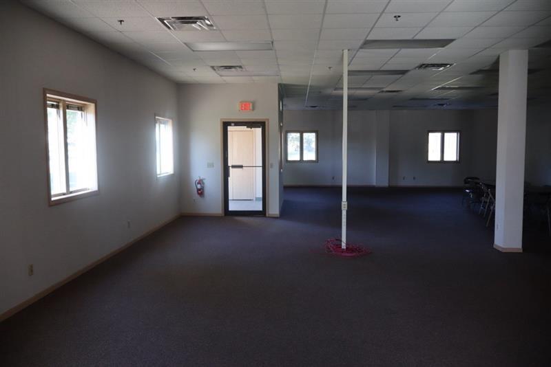 More Photos Of 950 S Park View Cir, Mosinee Warehouse For Lease