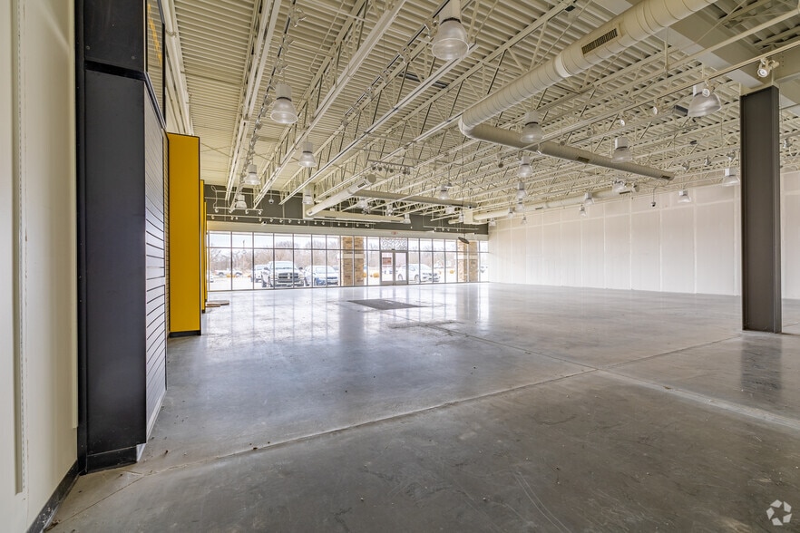 More Photos Of 903 E US Highway 60, Monett Storefront For Lease