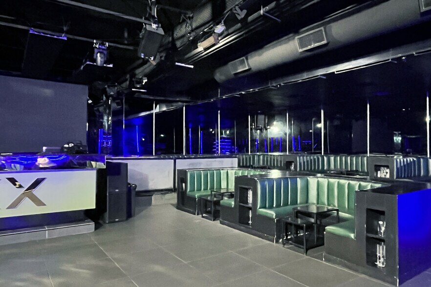 More Photos Of 5002 Washington Ave, Houston Bar For Lease