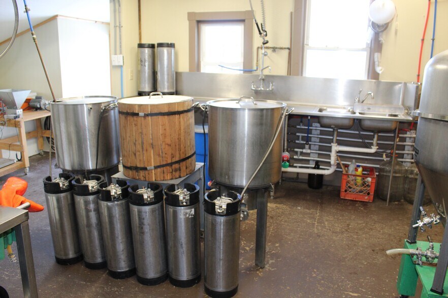 More Photos Of 894 Moosehead Trl, Jackson Sports And Entertainment For Sale