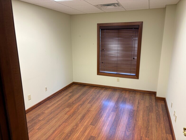 More Photos Of 6728 Loop Rd, Centerville Medical For Sale