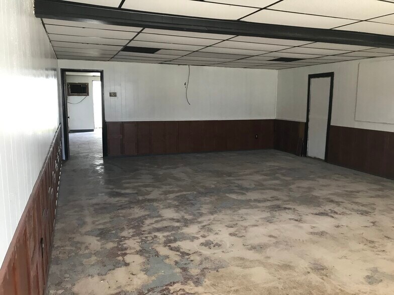 More Photos Of 412 FM 718, Newark Restaurant For Lease