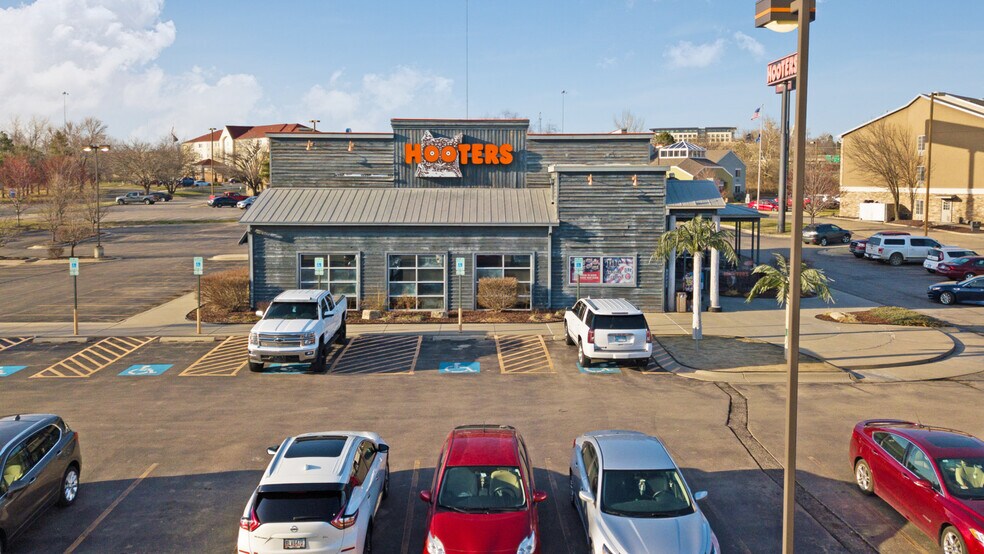 More Photos Of 6100 SW 10th Ave, Topeka Restaurant For Sale