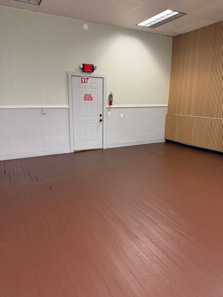 More Photos Of 522 S Main St, Elkhart Storefront Retail Residential For Lease