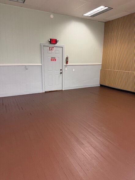 More Photos Of 522 S Main St, Elkhart Storefront Retail Residential For Lease