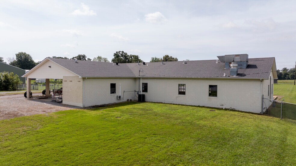 More Photos Of 1184 Poor Farm Rd, Murray Flex For Sale