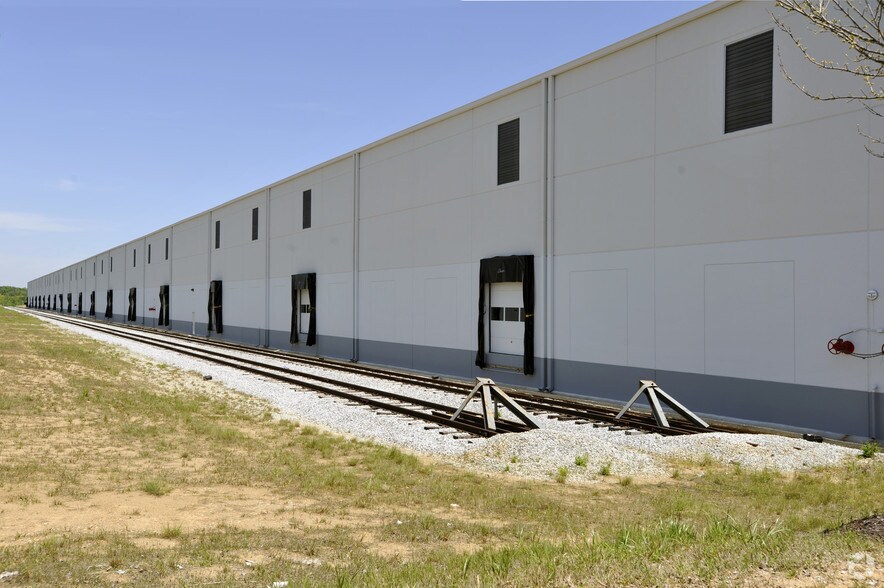 More Photos Of 4475 S Fulton Pky, Atlanta Warehouse For Lease